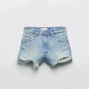 Zara shorts - Jätte fina Zara shorts som är för små. Skulle kunna byta för storlek 38💗