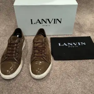 Lanvin skor strlk 45 passar även 44. andvänts flitigt fint skick 7/10 säljer de pågrund av att de är för stora.