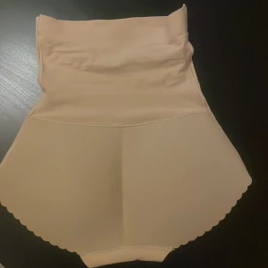 Bodyslim - Köpt men för liten nu bara provat! Sitter på då