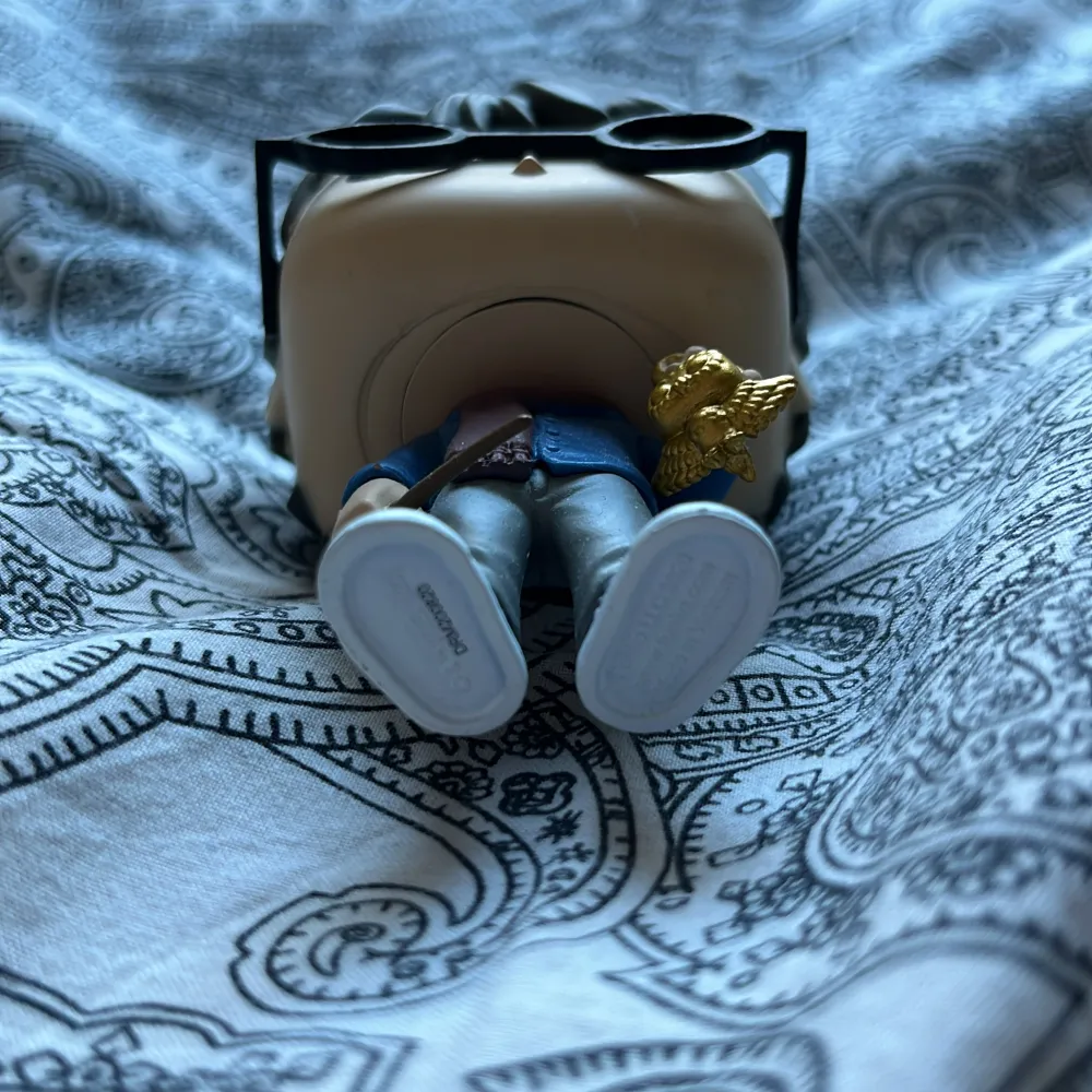 sĂ€ljer en harry potter funko pop holiday edition âĄïž den har inte en plastplatta att stĂ„ pĂ„ dĂ„ den inte har ett hĂ„l i foten o kom med en! har tyvĂ€rr inte kvar förpackningen till den đ. Muu.