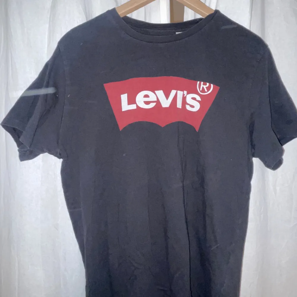 Levis T-shirt välanvänd . T-shirts.