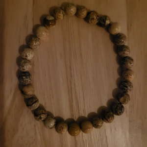 Handgjort Armband - Melerat. Brun beige sand. 4 mm