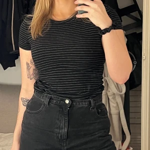 T-shirt  - T-shirt i väldigt skönt material. Passar till allt!