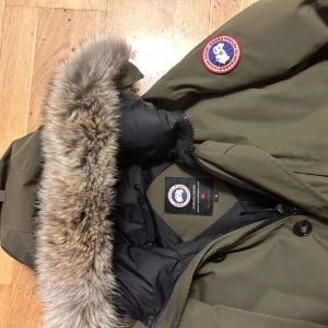 Canada goose Chetau size L - Orkar ej ha csg längre så jag vill bara sälja den. Mke fräsch