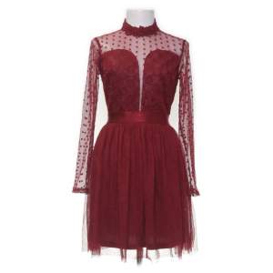 Vinröd klänning i nyskick! Perfekt till jul eller nyår❤️🌹