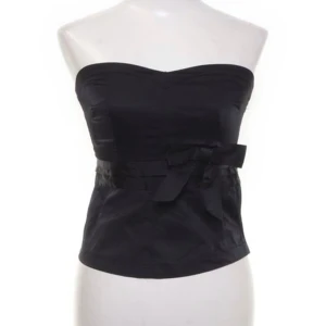 Topp - SUPER snygg, dessvärre är det problem med dragkedjan, därav priset. Den har funkat men är väldigt seg just nu