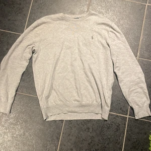 Ralph lauren tröja  - Säljer en snygg raffe tröja.