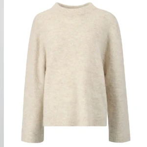 Stickad tröja - Säljer denna stickade tröja som är i nyskick, verkligen superfin men råkade beställa två stycken💗 storlek L men sitter bra på mig som har XS-S