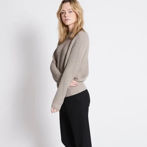 Stickad tröja - Beige stickad tröja, storlek s💗