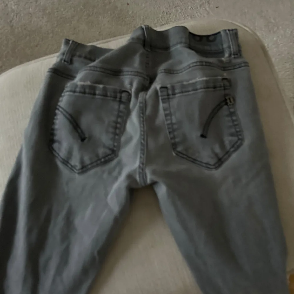 Ett par gammla dondup jeans som är i ett bra skick 8/10. Jeans & Byxor.