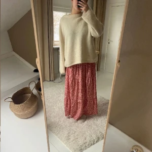 Zara kjol - Använd 1 gång! Så snygg😍😍 (Lånade bilder)