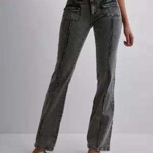 Söker dessa Nelly jeans i storlek 34❤️Använda typ 5 gånger och är i nyskick. Original pris 699kr men säljer för 400kr, då dem typ it ens är andhämtning och it alls slitna❤️