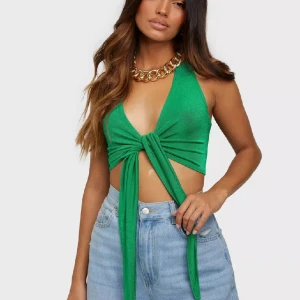 Topp från nelly - Oanvänd grön topp från Nelly som du knyter framtill. Strl XS. 