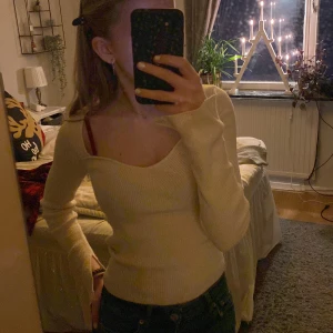 Tröja - Jätte fin vit tröja ifrån Gina tricot!💕 använd men bra skick!