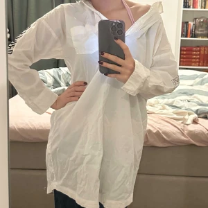 Pyjamas skjorta  - Lång pyjamas skjorta som knappast är använda, i fint skick.