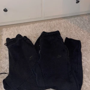 Nike tech  - Nike tech byxor 2 stycken Stl S vuxen herr och barn Stl xs ungefär 