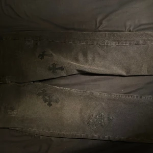 Chrome Hearts Vintage Levi's Jeans Black - Ett par jätte fina jeans kolan Levis och chrome hearts sitter jätte fint och går ej att köpa i Sverige 