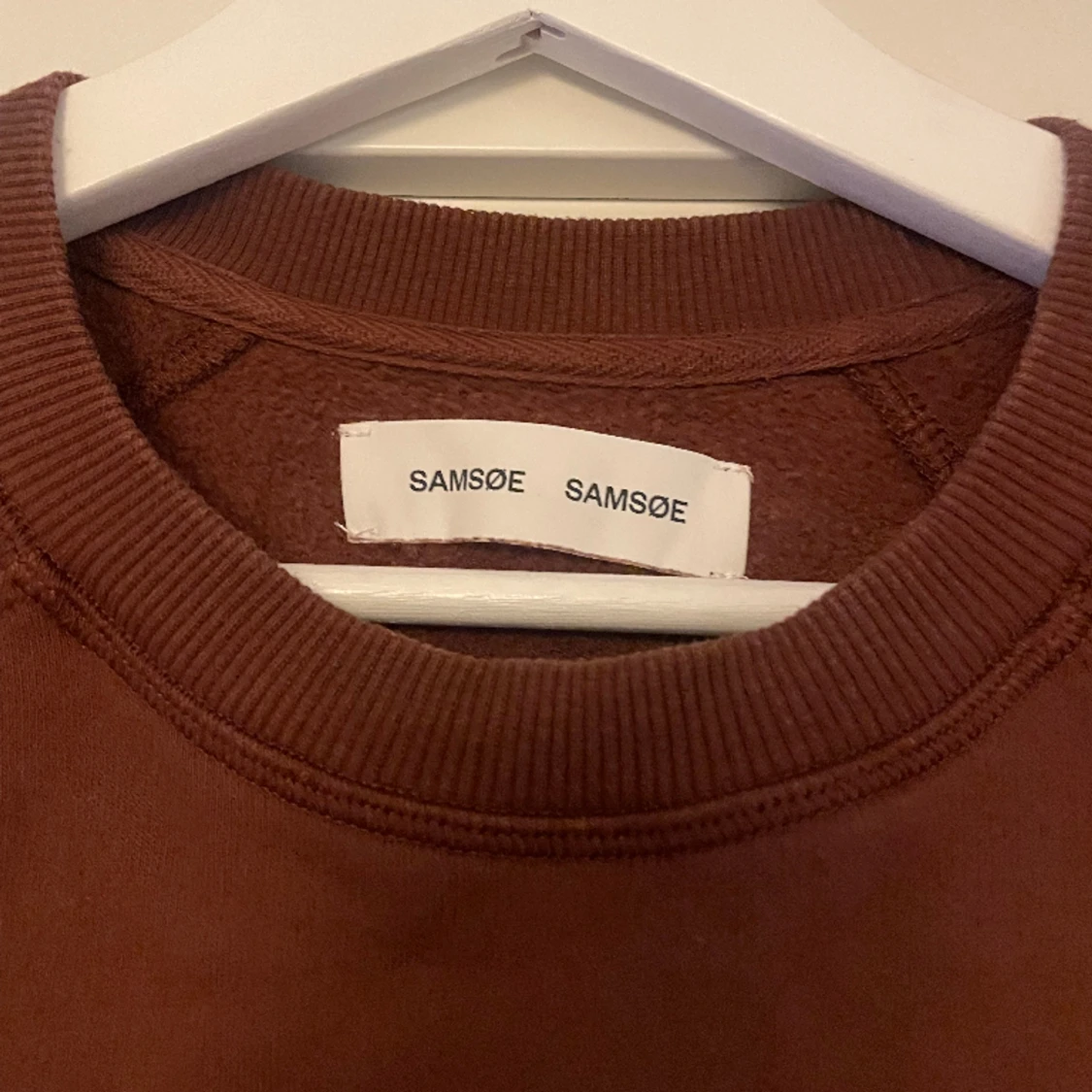 Brun tröja  - 90
