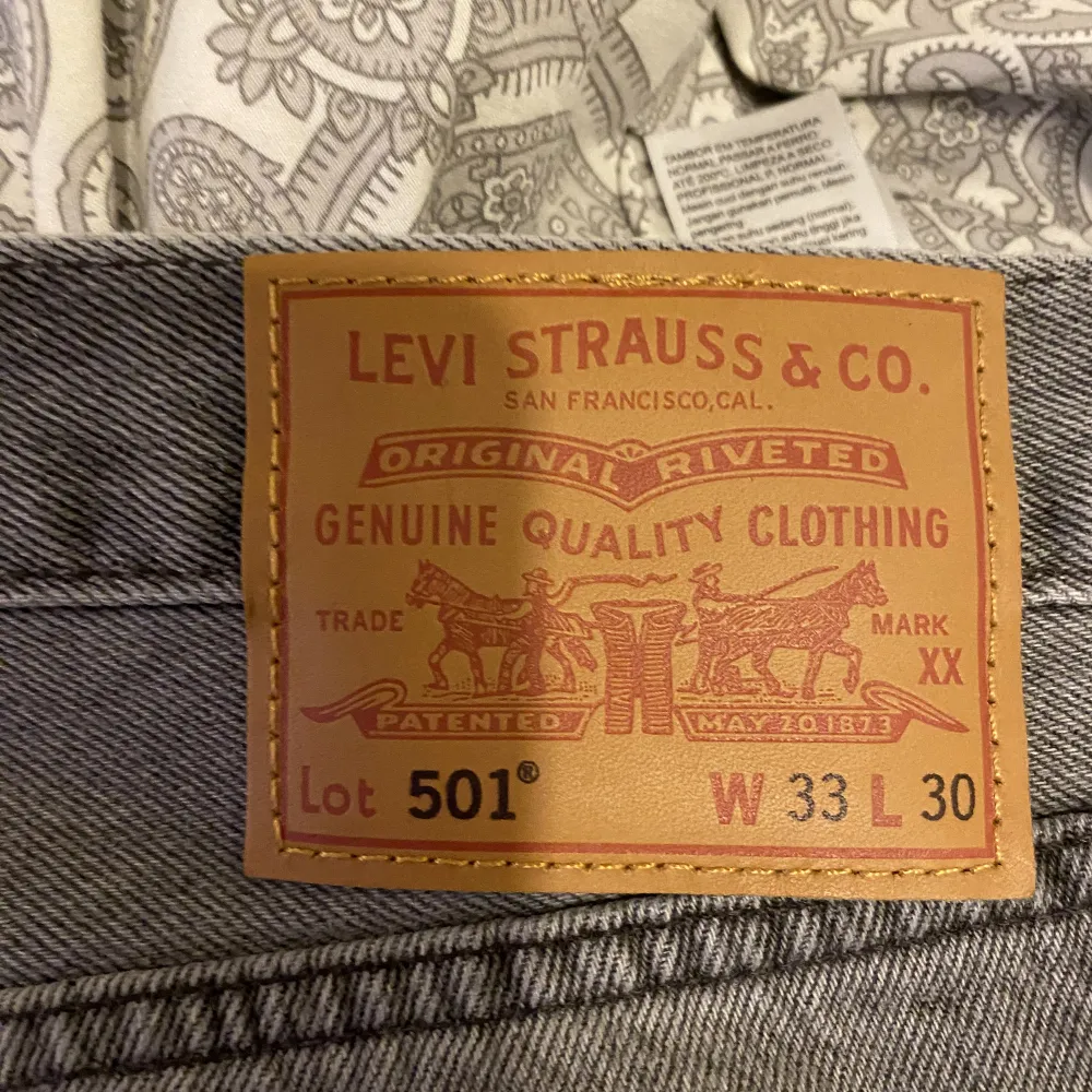 helt nya jeans, aldrig tvättade eller använda. min sambo köpte fel storlek. 1200kr nypris . Jeans & Byxor.