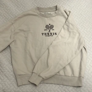 Tröja - Jätte fin house brand tröja!💓det är bara att skriva om ni vill ha fler bilder💓