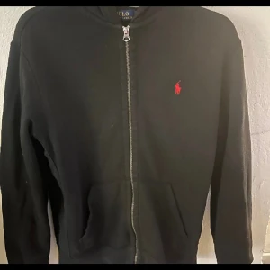 Ralph lauren billigt  - Ralph lauren hoodie knappt använd storlek large 