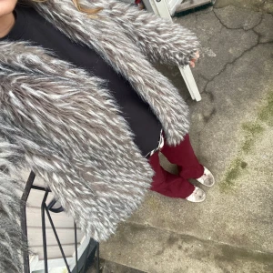 Pälsjacka - Säljer denna pälsjacka som är jättefin och i bra skick