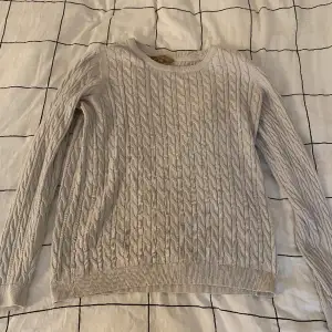 Vit stickad tröja 🤍 Säljs för den inte används 