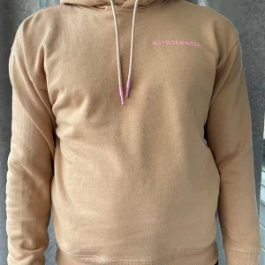 SCOOTSH SODA TRÖJA - Scootsh soda tröja i jätte bra skick! Pris kan diskuteras vid snabbköp!