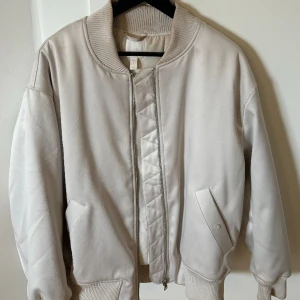 Bomberjack - Bomberjacka från H&M i storlek L