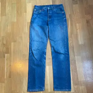 Vintage Levis jeans medell 501. Storlek W 29 L 32