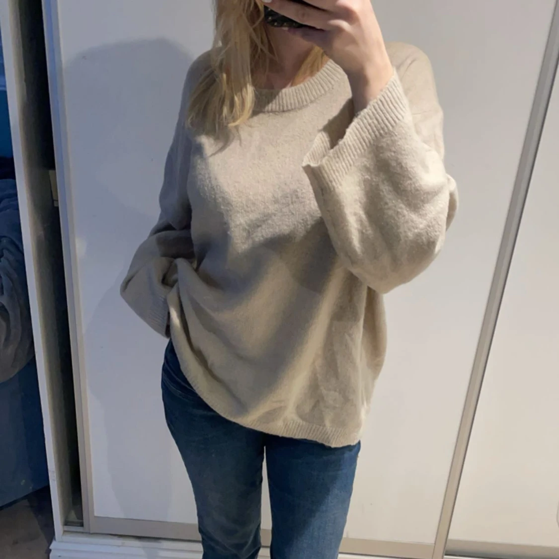 Beige stickad tröja 