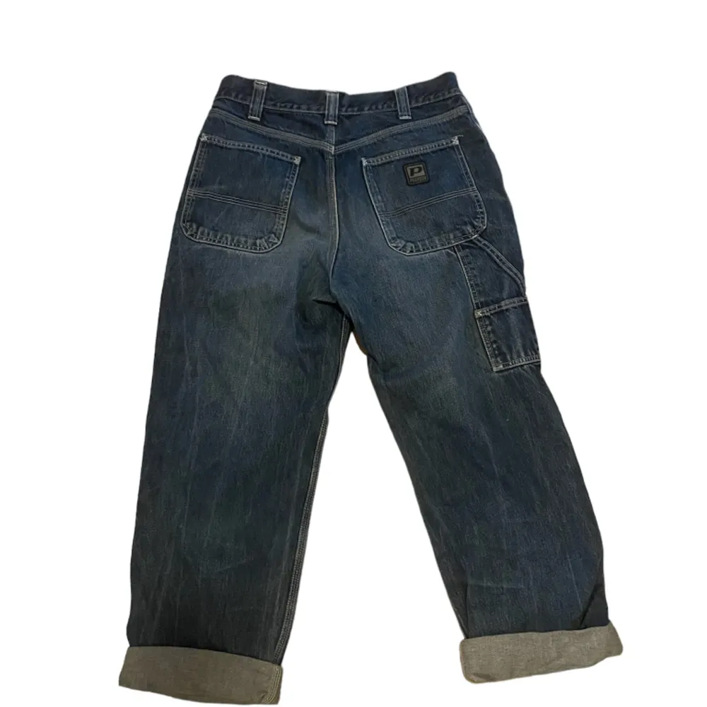 ett par riktigt feta baggy jeans som säljs för 150kr, märket är ökänt men heter pearson.. Jeans & Byxor.