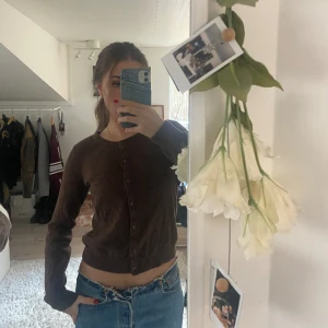 Brun cardigan - Brun cardigan i storlek S från h&m i nice material. (Använd men bra skick)