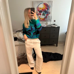 Stickad tjocktröja / kofta - Skitsnygg tjocktröja, för liten för mig:( Knappt använd, köpte denna för 2 år sedan och sedan glömt bort att jag hade den. 