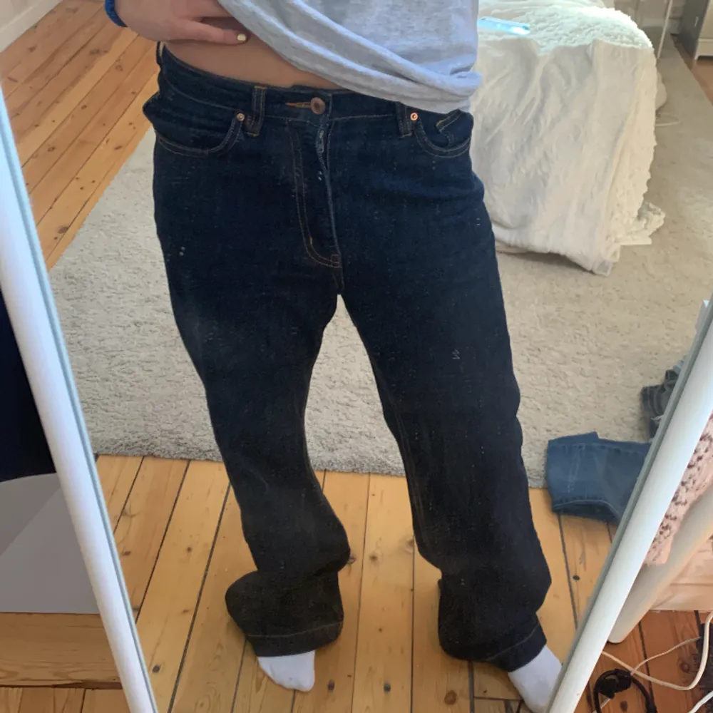 Jättecoola jeans från Carin Wester! Jättefint skick💕 midjemått 35 och innerbenslängd 76💕. Jeans & Byxor.
