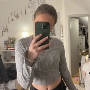 Långärmad tröja  - Säljer denna fina långärmade tröjan!!