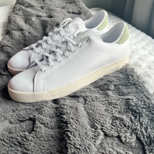 Herr Adidas Stan Smith - Säljer dessa helt nya stansmith åt min pappa.Aldrig använda !