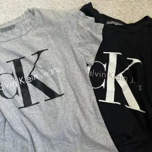 Säljer dessa t-shirts från Calvin Klein. Den gråa är i S och den svarta är i M. Bra skick.