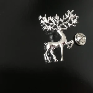 Älg Brosch  - Finns guld färg kvar  Helt ny 