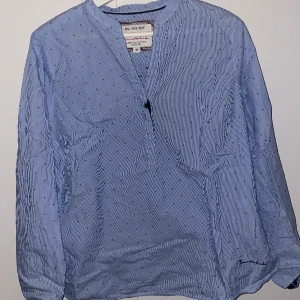 Bondelid skjorta/blus - mycket fint skick!  - Använd men i mycket fint skick.   Inga anmärkningar. 