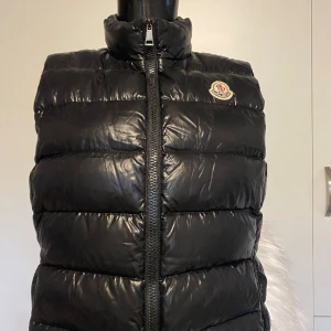 Väst Monkler  - Mycket bra skick 