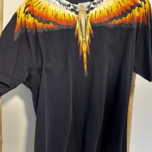 T-shirt Marcelo Burlon  - Size M passar L Cond 9 / 10 Pris 800kr 