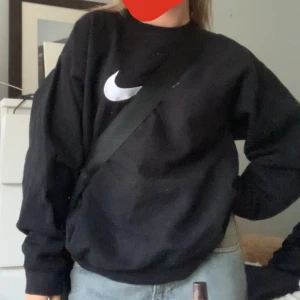 nike sweatshirt - Asnajs nike sweatshirt i storlek L!