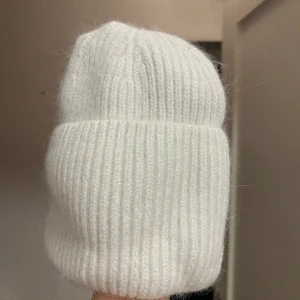 Vit/grå mössa  - Kasmirmix, superfin 