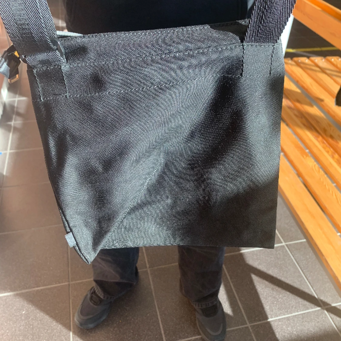 Hugo boss axelväska  - 90