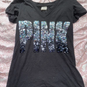 Pink - Jätte gullig Victoria secret tröja från Pink💕 säljer då jag inte får användning av den 💕