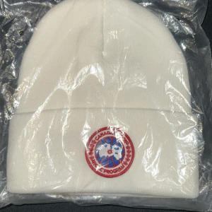 Canada goose mössa - Säljer canada goose mössa.