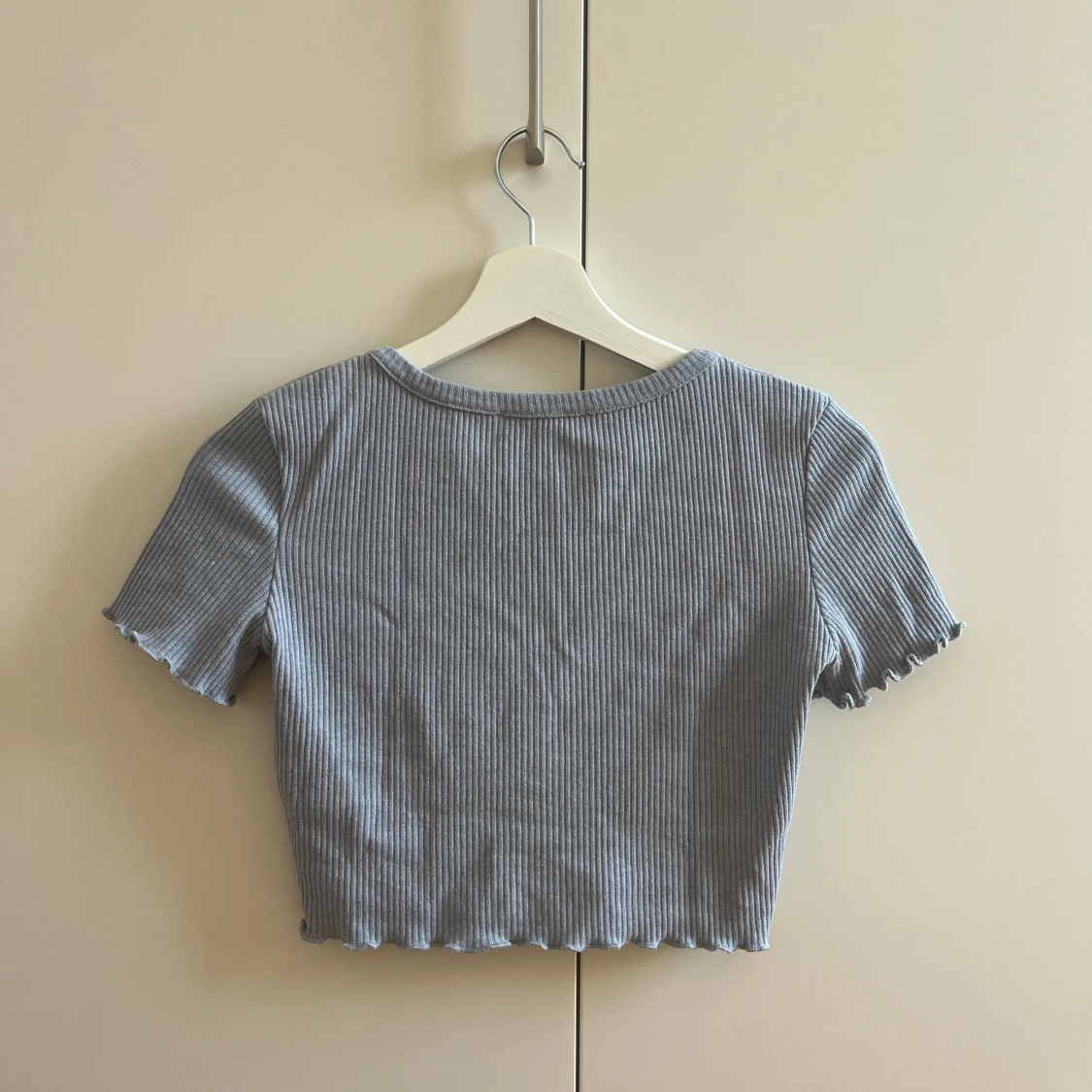 Kroppad gråblå T-shirt  - 92