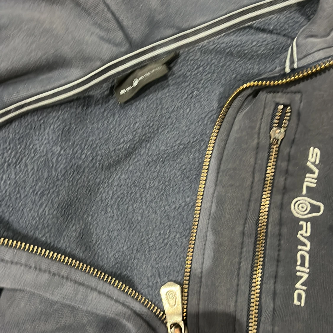 Jag säljer nu min sail racing hoddie för jag ej använder dem längre  - 91