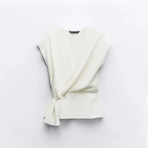 Zara blus  - Köpte i Spanien för två veckor sen, aldrig använt, skriv för fler bilder 